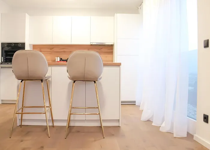 דירה Stylish Penthouse With Free Parking *