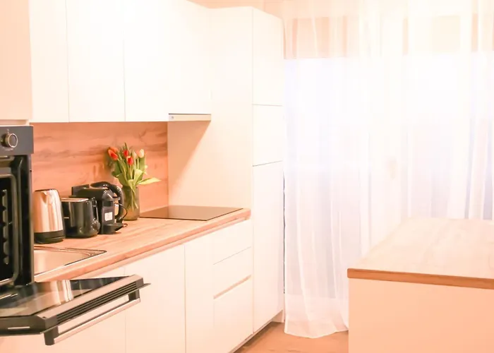 Stylish Penthouse With Free Parking דירה