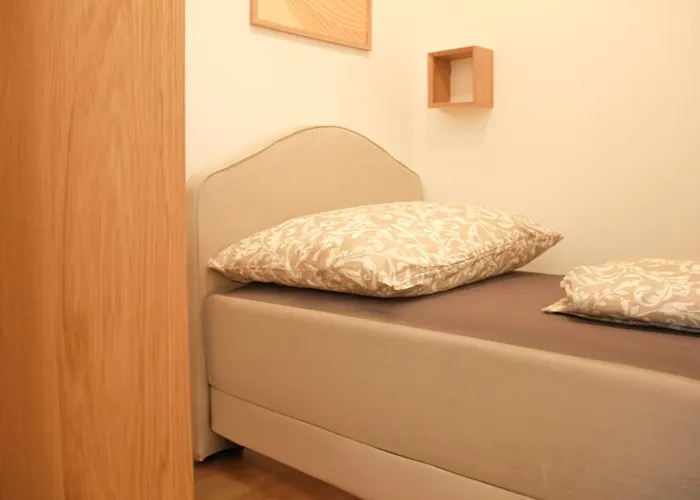 Stylish Penthouse With Free Parking דירה