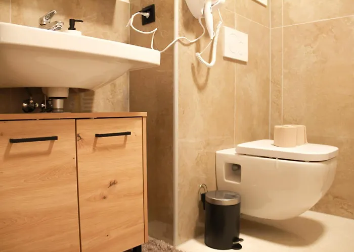 Stylish Penthouse With Free Parking דירה