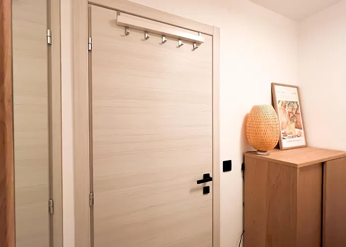 Stylish Penthouse With Free Parking *
