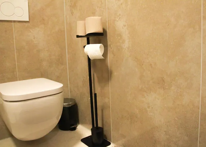 Stylish Penthouse With Free Parking דירה *