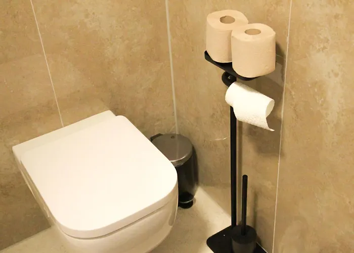 Stylish Penthouse With Free Parking דירה